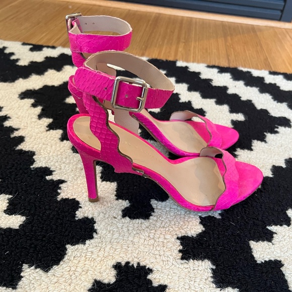 Loeffler Randall Reina Scalloped Heels - Picture 5 of 10